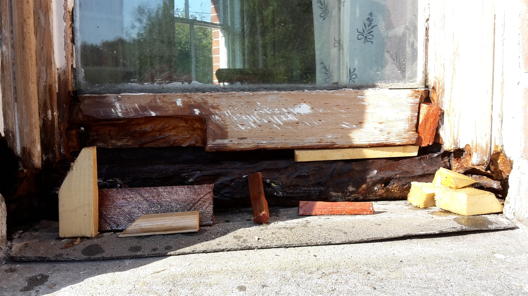 Bits of timber treated with dry fix ready to go in bottom of boxes and window before new sill. The timber use reduces amount of Dry fix needed and thus material cost.